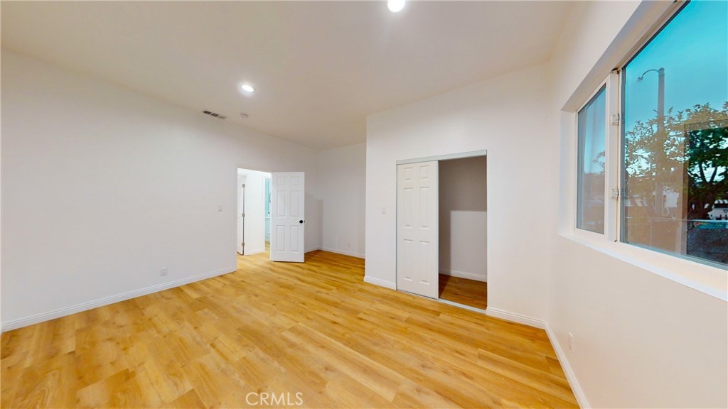 https://media.crmls.org/medias/4bd3436d-d0b4-401a-900f-282b4c7a5961.jpg?preset=X-Large