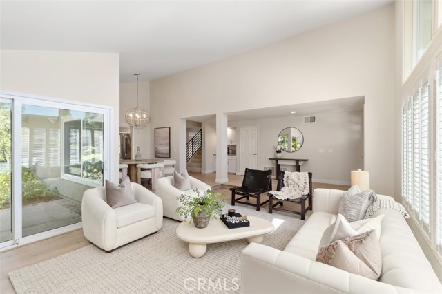 17 Silver Crescent, Irvine CA: https://media.crmls.org/medias/4bd365e7-a29c-4342-ab5c-fe0bc66bf8bd.jpg