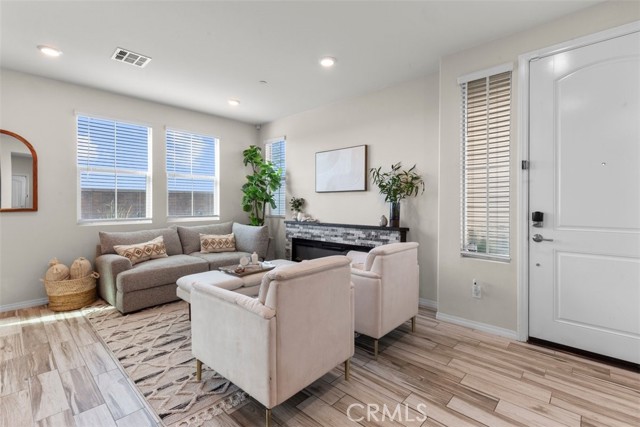 Detail Gallery Image 3 of 23 For 16502 Casa Grande #516,  Fontana,  CA 92336 - 3 Beds | 2/1 Baths