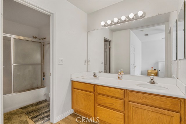 Detail Gallery Image 11 of 33 For 22754 Little Fall Ct, Saugus,  CA 91350 - 3 Beds | 3 Baths