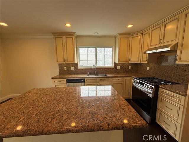 Detail Gallery Image 3 of 25 For 24012 Sprig St, Mission Viejo,  CA 92691 - 3 Beds | 2 Baths