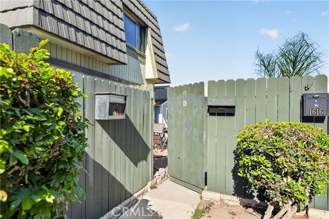 2 Bed Home for Sale in Costa Mesa, California