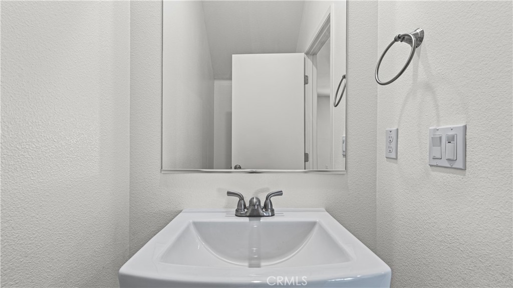 https://media.crmls.org/medias/4bd5484f-48b8-4160-89e3-7fea7921e9bf.jpg?preset=X-Large