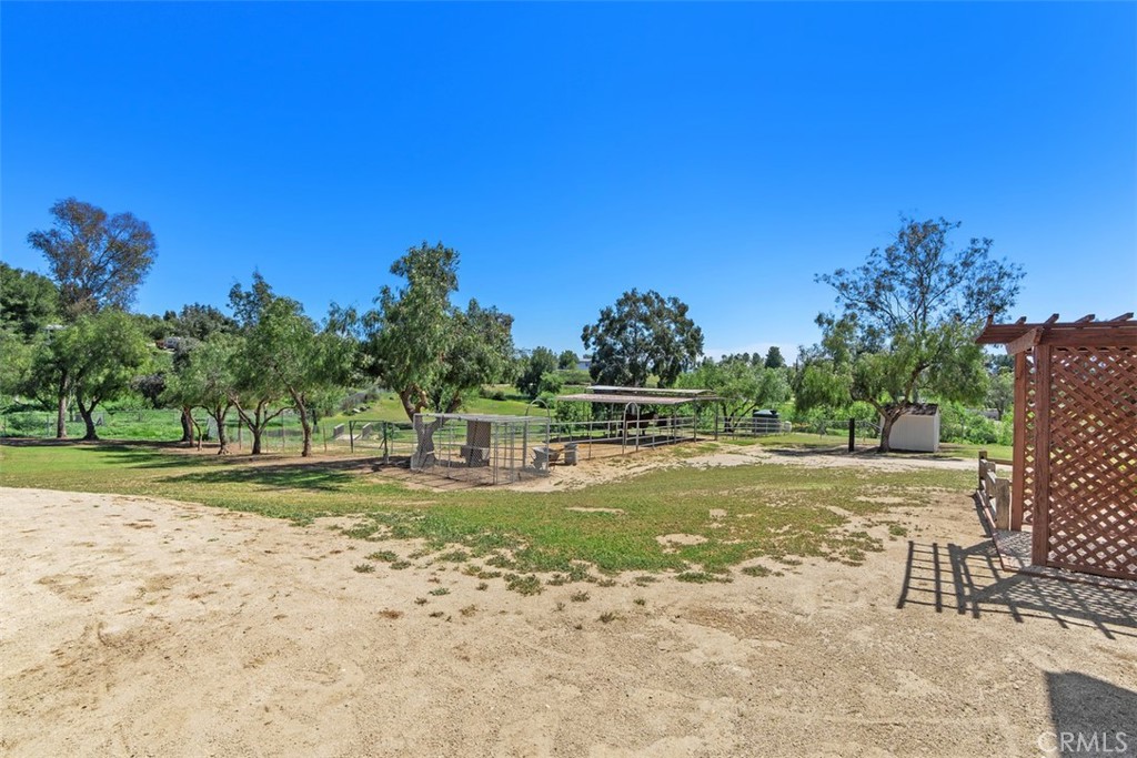 https://media.crmls.org/medias/4bd55d26-93b3-488e-bbfd-742a67954531.jpg?preset=X-Large