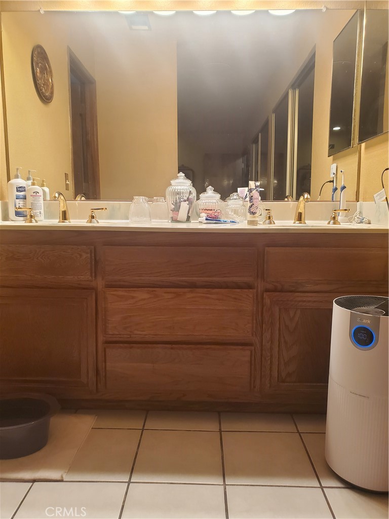 https://media.crmls.org/medias/4bd601b0-3002-4034-a4e0-fc98fb15fd66.jpg?preset=X-Large