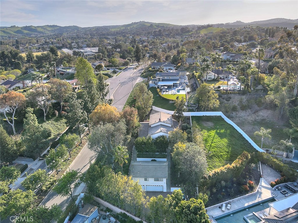 https://media.crmls.org/medias/4bd60e2b-cf38-4e91-917b-b4aef4508acf.jpg?preset=X-Large