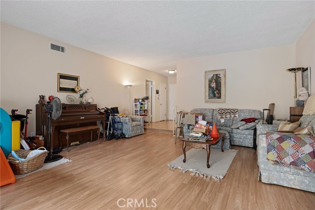 Detail Gallery Image 12 of 22 For 18937 Olympia, Porter Ranch,  CA 91326 - 4 Beds | 2/1 Baths