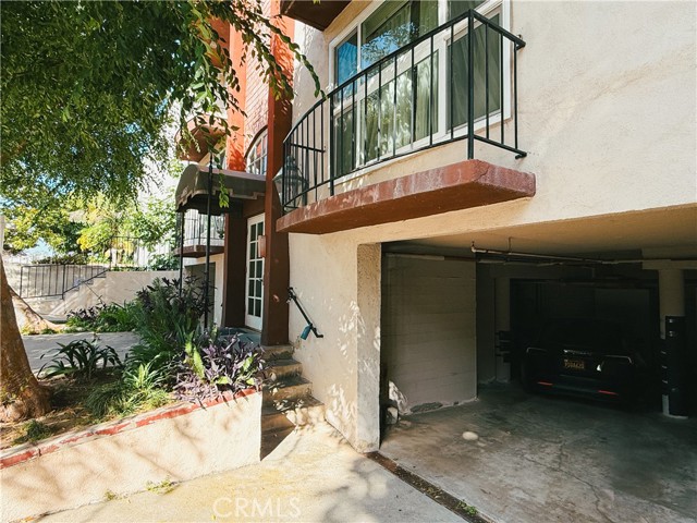 10614 Eastborne Avenue, Los Angeles CA: https://media.crmls.org/medias/4bd7334c-6df3-43df-90c4-55ba31dcaabc.jpg
