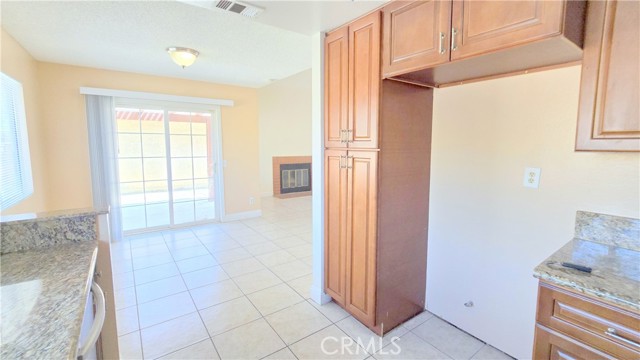 7960 Eugenia Avenue, Fontana CA: https://media.crmls.org/medias/4bd7d9af-9297-4c03-825b-ae810b92c781.jpg