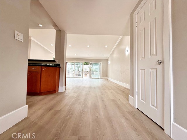 Detail Gallery Image 6 of 73 For 24204 Calvert, Woodland Hills,  CA 91367 - 6 Beds | 3 Baths