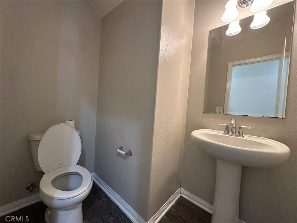https://media.crmls.org/medias/4bd890f0-b68e-4d00-bd93-de8a78722e2e.jpg?preset=X-Large