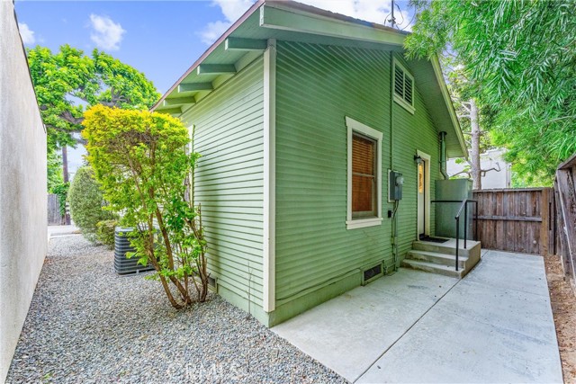 Detail Gallery Image 21 of 21 For 219 N Center St, Orange,  CA 92866 - 2 Beds | 2 Baths