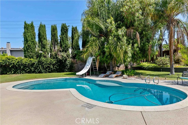 21101 Rosedell Drive, Saugus CA: https://media.crmls.org/medias/4bd8f141-d18c-4be7-a48d-e7e2ce4d887e.jpg