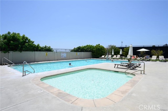 8195 Pawtucket Drive, Huntington Beach CA: https://media.crmls.org/medias/4bd90ec6-85e4-4538-83ac-c385e5070d75.jpg