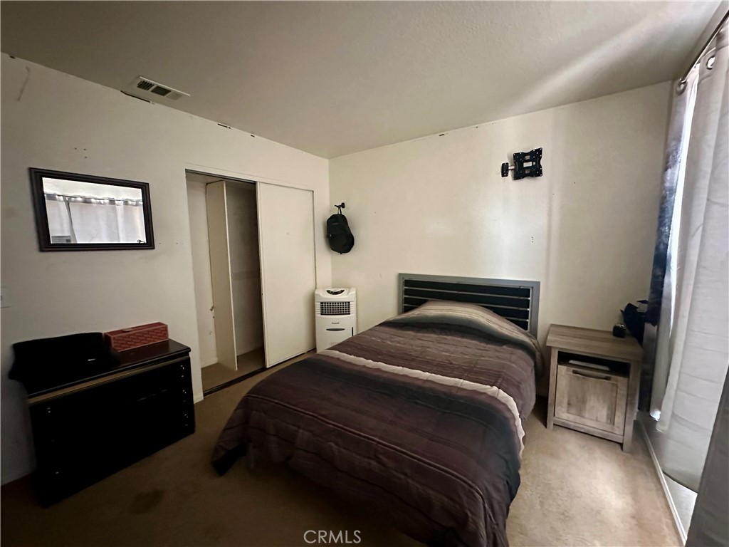 https://media.crmls.org/medias/4bd9b03b-25fb-460a-8c18-95b9d84c00be.jpg?preset=X-Large