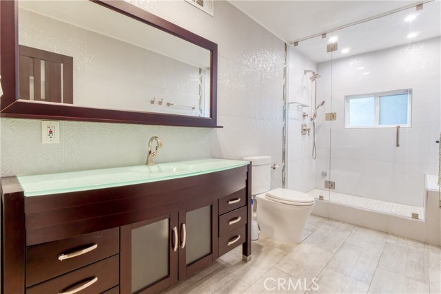 Detail Gallery Image 15 of 52 For 7796 Skyhill Drive, Los Angeles,  CA 90068 - 5 Beds | 3 Baths