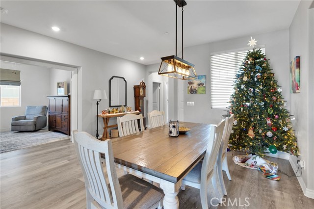 Detail Gallery Image 8 of 53 For 12672 Wycliff, Victorville,  CA 92392 - 4 Beds | 3 Baths