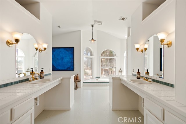 10431 Tussing Ranch Court, Apple Valley CA: https://media.crmls.org/medias/4bdd0927-51b5-4a47-85a5-894aac0ed6e4.jpg