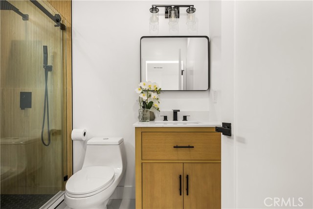 6005 S La Brea Avenue, Los Angeles CA: https://media.crmls.org/medias/4bdd1510-9cc5-4880-a956-ac64804d4295.jpg