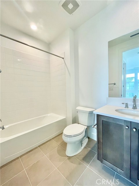 Detail Gallery Image 33 of 40 For 27533 Elderberry Dr, Valencia,  CA 91381 - 5 Beds | 5/1 Baths