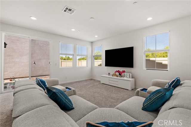 Detail Gallery Image 5 of 45 For 4398 Cadence Way, Oceanside,  CA 92057 - 4 Beds | 2/1 Baths