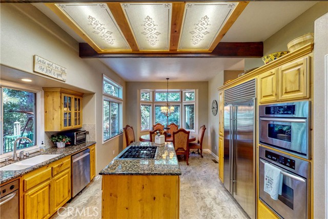 Detail Gallery Image 13 of 40 For 430 Rainier Rd, Lake Arrowhead,  CA 92352 - 4 Beds | 2/1 Baths