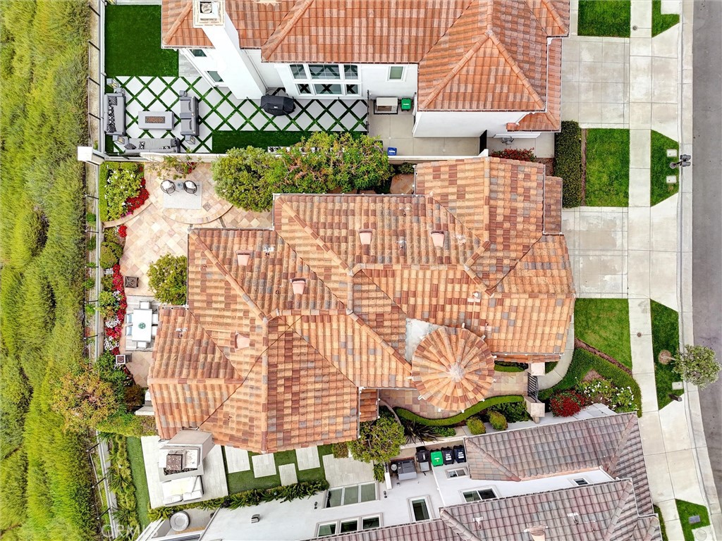 https://media.crmls.org/medias/4bdf4307-da84-4753-aa53-76304f541fa3.jpg?preset=X-Large