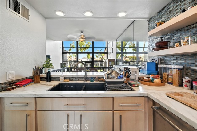 7322 Marina Pacifica N Drive, Long Beach CA: https://media.crmls.org/medias/4bdf4442-7595-4726-9de9-eb5c4029035c.jpg