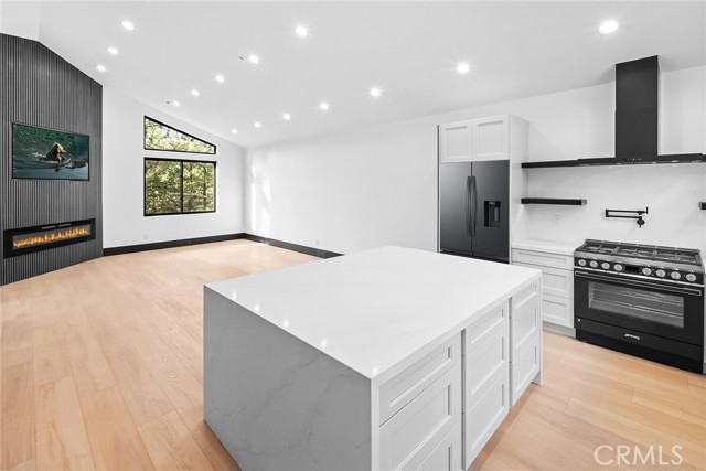 129 Winding Lane, Big Bear City CA: https://media.crmls.org/medias/4bdf7632-2b79-487a-9822-0fe32f9490aa.jpg