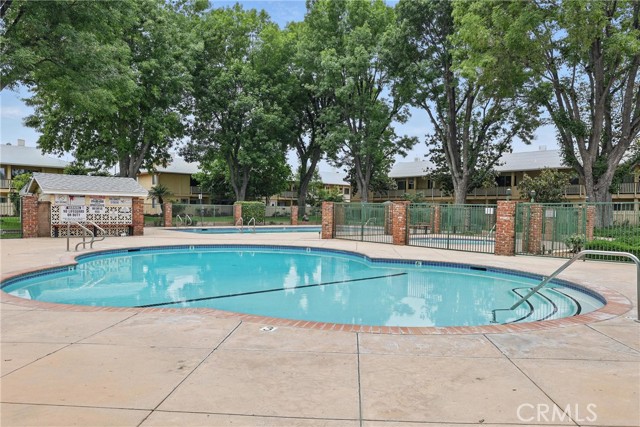 Detail Gallery Image 37 of 47 For 8121 Canby Ave #4,  Reseda,  CA 91335 - 3 Beds | 3 Baths