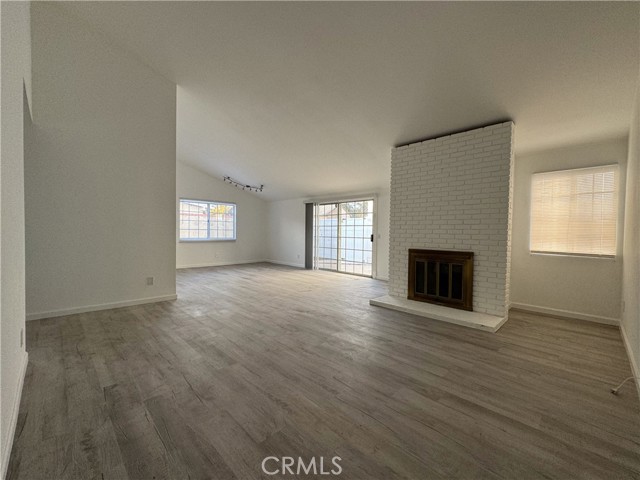 Detail Gallery Image 9 of 22 For 19351 Strathern, Reseda,  CA 91335 - 4 Beds | 2 Baths