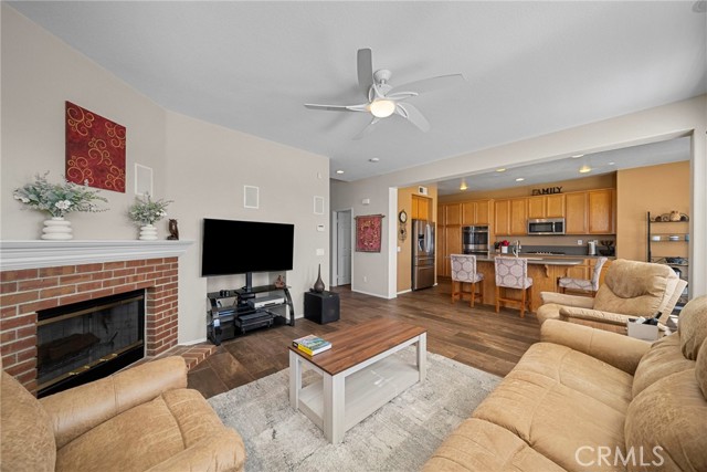 Detail Gallery Image 13 of 45 For 28246 Deer Ct, Canyon Country,  CA 91351 - 4 Beds | 2/1 Baths