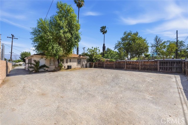 Detail Gallery Image 3 of 39 For 1168 N G, San Bernardino,  CA 92410 - 2 Beds | 2 Baths