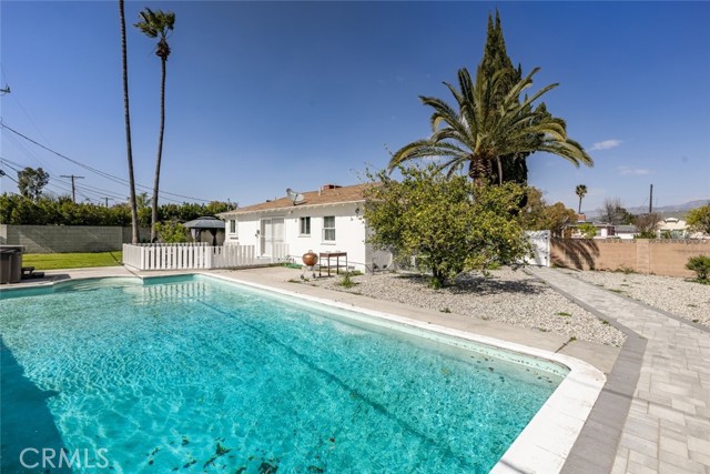 5805 Bucknell Avenue, Valley Village CA: https://media.crmls.org/medias/4be3baa4-ae41-48e3-b156-1e76eb5808d5.jpg