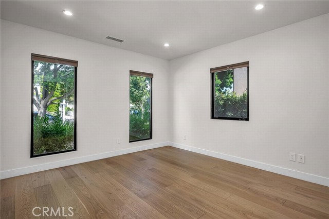 5110 Greenbush Avenue, Sherman Oaks CA: https://media.crmls.org/medias/4be3be82-f123-4ba6-b126-5bf960282bce.jpg