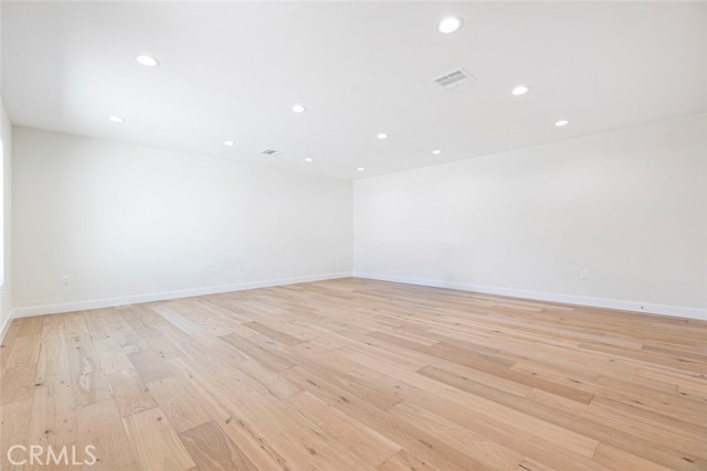 10446 Woodley Avenue, Granada Hills CA: https://media.crmls.org/medias/4be40f06-af7f-49e1-b61a-8ec6dc55a67c.jpg