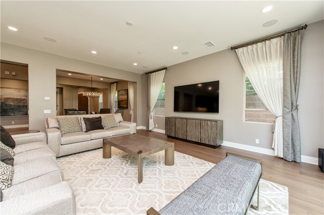 Detail Gallery Image 10 of 57 For 56 Dunmore, Irvine,  CA 92620 - 5 Beds | 5/1 Baths