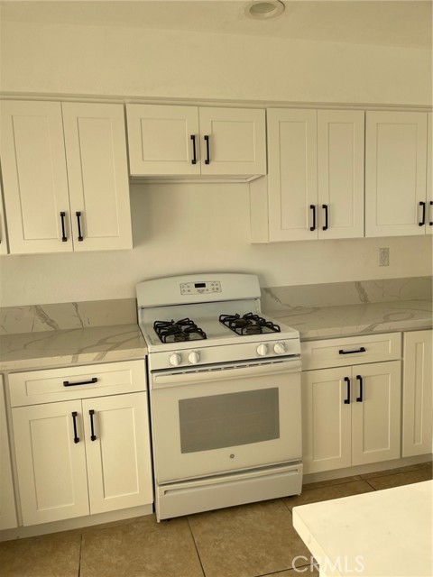 Detail Gallery Image 5 of 17 For 738 Verona Ave, San Jacinto,  CA 92583 - 2 Beds | 2 Baths