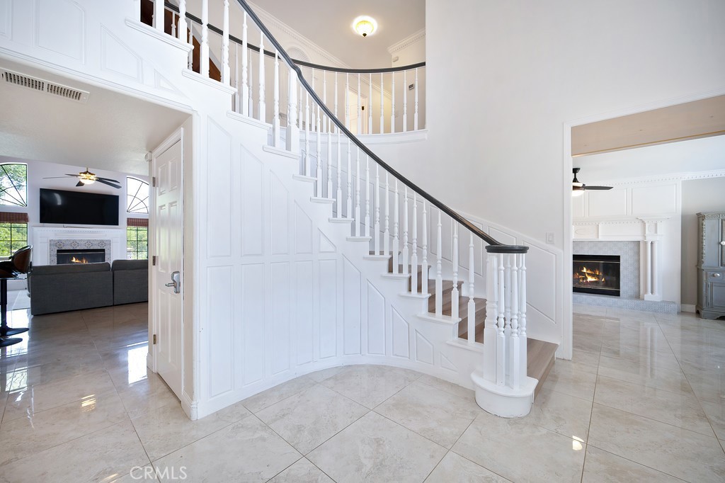 MLS #SR25180692 img 2