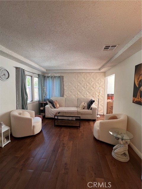 Detail Gallery Image 2 of 25 For 7327 N Loma Verde Ave, Canoga Park,  CA 91303 - 5 Beds | 5 Baths
