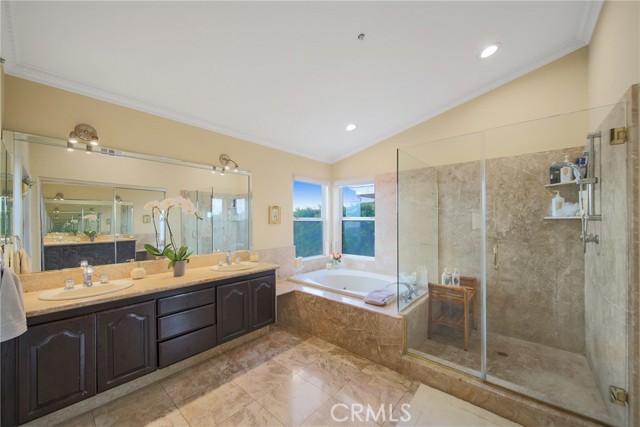 Detail Gallery Image 13 of 48 For 3828 Sky View Ln, La Crescenta,  CA 91214 - 5 Beds | 4 Baths