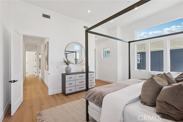 Detail Gallery Image 24 of 52 For 1914 Belmont Ln a,  Redondo Beach,  CA 90278 - 4 Beds | 3/1 Baths