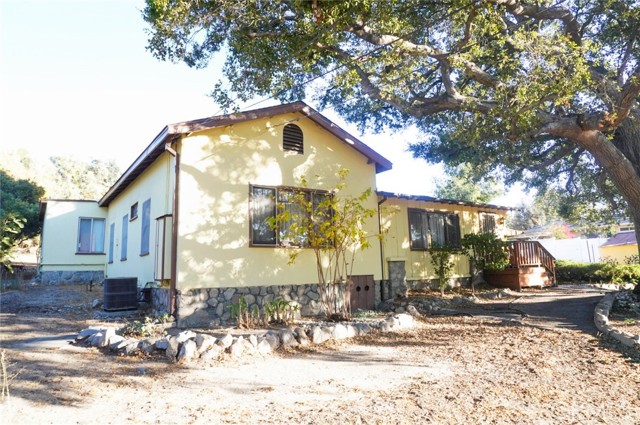 Detail Gallery Image 5 of 44 For 10520 Hillhaven Ave, Tujunga,  CA 91042 - 3 Beds | 2 Baths