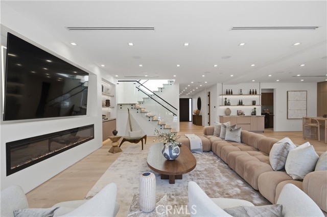 22518 Burbank photo 22