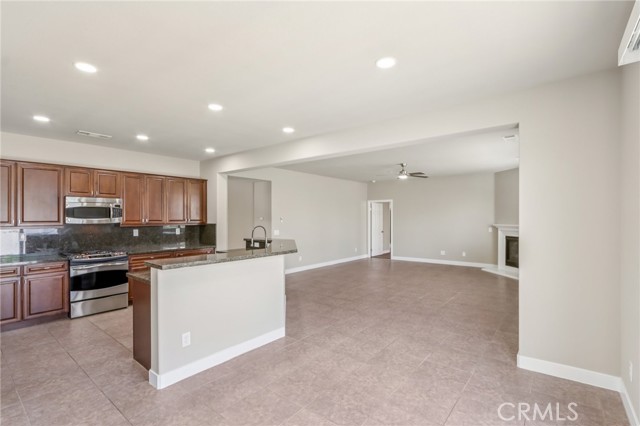 Detail Gallery Image 13 of 35 For 5246 Paseo Callado, Hemet,  CA 92545 - 3 Beds | 2 Baths