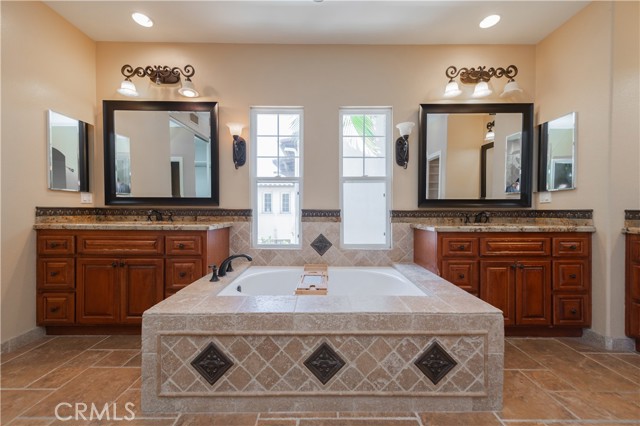 Detail Gallery Image 28 of 34 For 7 Mahogany Dr, Irvine,  CA 92620 - 5 Beds | 6/1 Baths