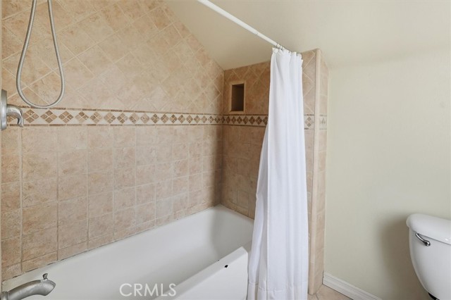 Detail Gallery Image 25 of 36 For 25492 via Dalia, Valencia,  CA 91355 - 5 Beds | 3 Baths