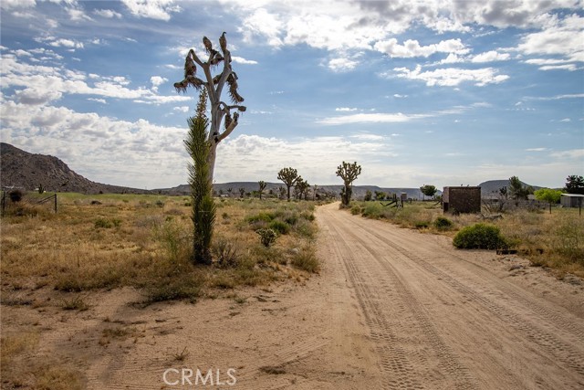 Detail Gallery Image 13 of 24 For 52550 Geronimo Trl, Pioneertown,  CA 92268 - – Beds | – Baths