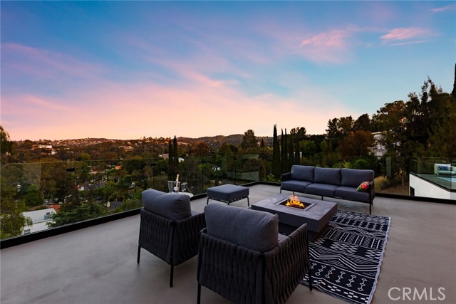Detail Gallery Image 47 of 58 For 5134 Medina Rd, Woodland Hills,  CA 91364 - 5 Beds | 5/1 Baths