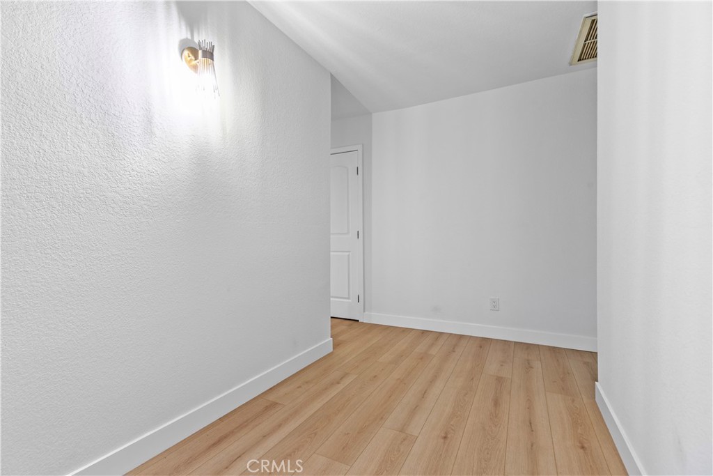https://media.crmls.org/medias/4be7ab13-cf31-4698-9daf-ad01fc39a121.jpg?preset=X-Large